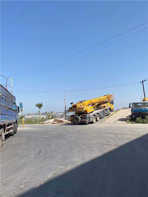 普宁市25吨吊车的租赁价格大概是多少？