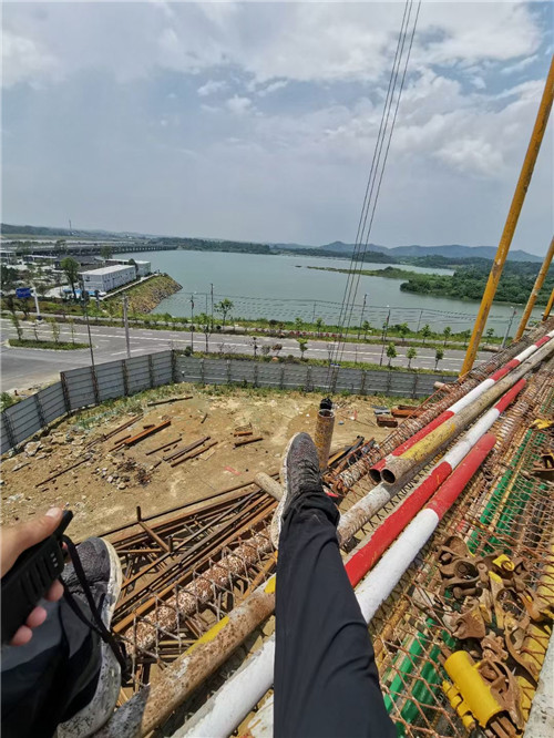 普宁市作业中发生设备损坏或人员意外，责任怎么划分？